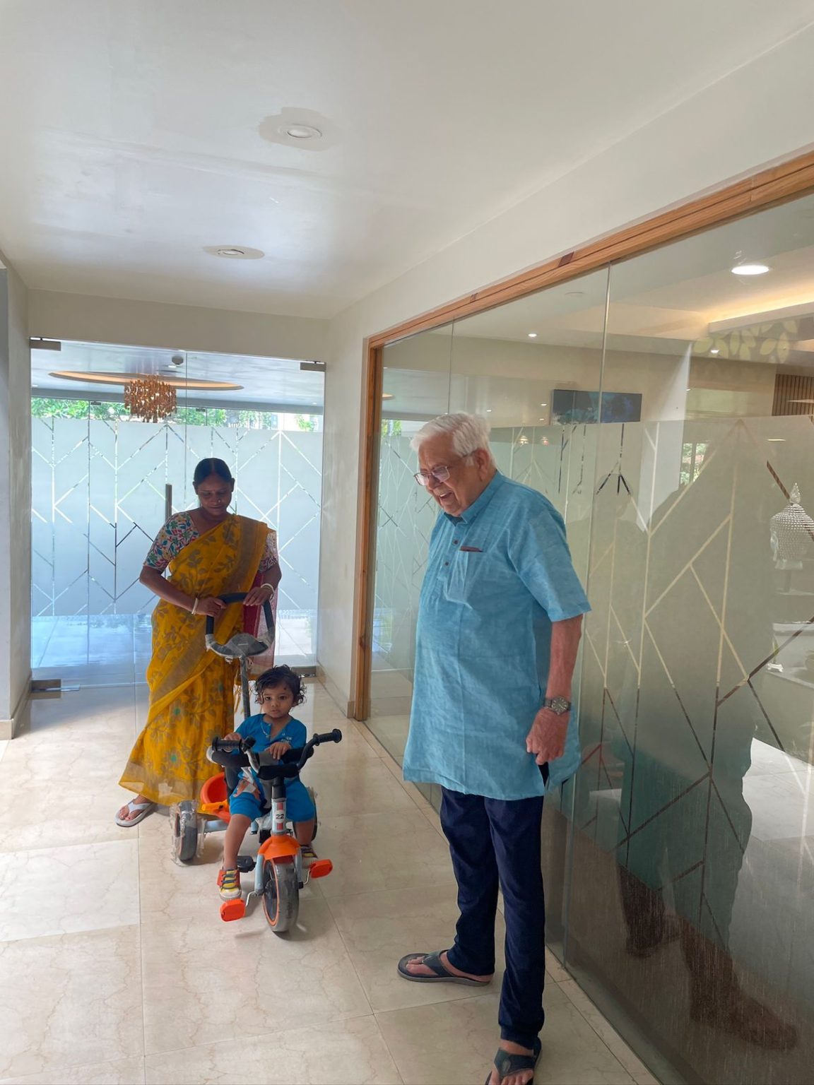 luxury old age home in kolkata